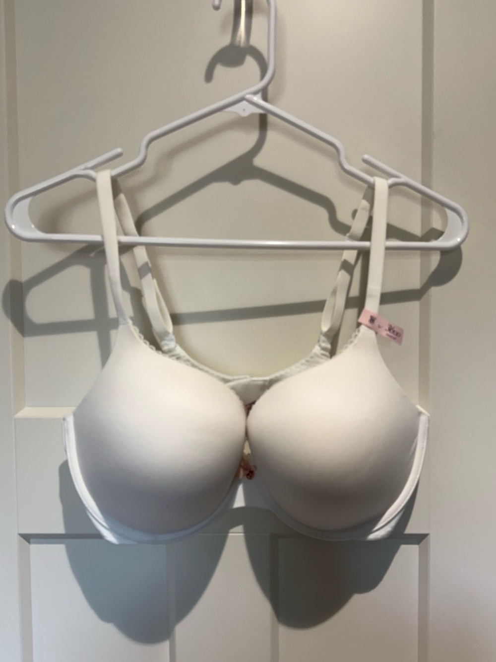 NEW white Victoria’s Secret Body by Victoria push up perfect shape 36DD bra
